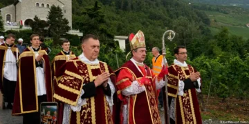 Consagra la Fraternidad San Pío X a cuatro obispos sin aval del papa y provoca nuevo cisma