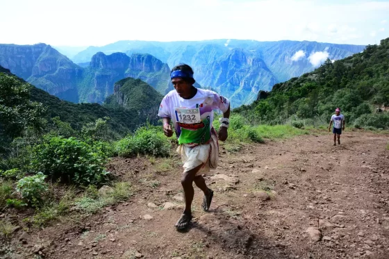 Dominio rarámuri en la Ultra Maratón de los Cañones