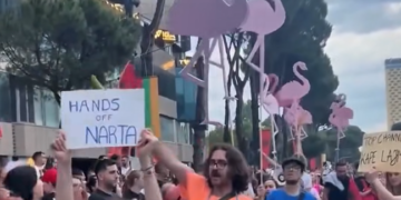 Rechazo de pescadores a proyecto de yerno de Trump en Albania