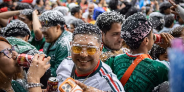 Alerta Reino Unido a hinchas ingleses que viajarán a México tras muertes en festejos