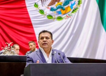 Exige Álex Domínguez fiscalizar fondos en espectaculares de promoción anticipada