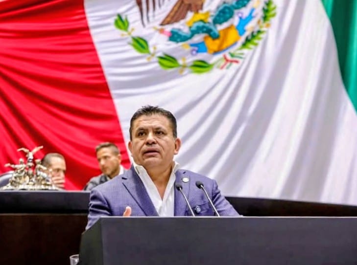 Exige Álex Domínguez fiscalizar fondos en espectaculares de promoción anticipada