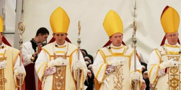 Vaticano declara en cisma a grupo tradicionalista y aplica excomuniones