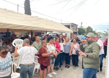 Refuerza Andrea Chávez presencia en colonias de Juárez con recorridos vespertinos