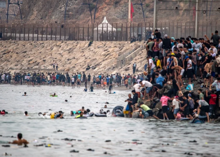 Sube a 57 muertos tras irrupción masiva de migrantes en Ceuta