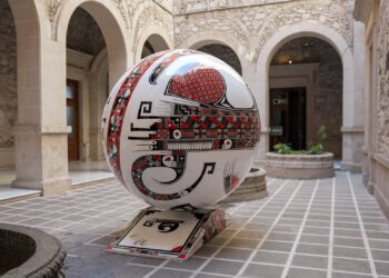 Monumental arte de Mata Ortiz llega a Palacio de Gobierno