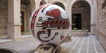 Monumental arte de Mata Ortiz llega a Palacio de Gobierno