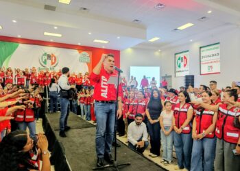 Alito Moreno toma protesta a mil 380 Defensores de Chihuahua