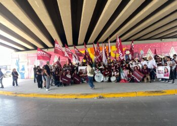 Toma de crucero por simpatizantes de Morena en Juárez