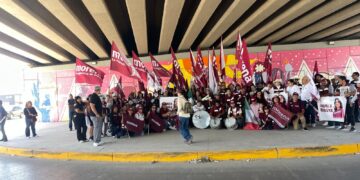 Toma de crucero por simpatizantes de Morena en Juárez