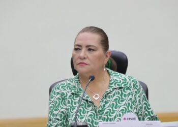 Despide INE a 836 profesionistas y encienden alertas por operación electoral