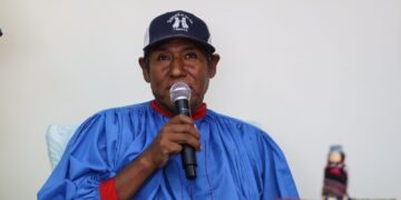 Presentan libro sobre la vida y legado del ultramaratonista rarámuri Arnulfo Quimare