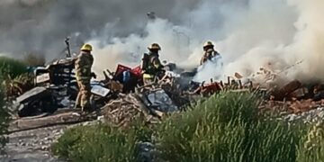 Incendio consume vivienda precaria y deja dos heridos en Hacienda de los Tres Potros