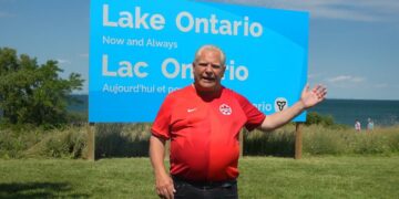 Responde Doug Ford con letrero monumental a la orden de Donald Trump de rebautizar el Lago Ontario
