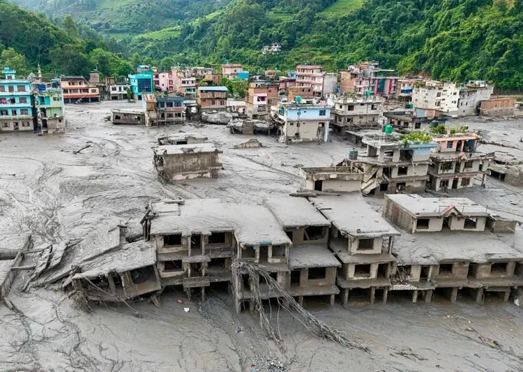 La avalancha en Nepal fue por colapso glaciar por cambio climático, con saldo superior a 300 muertos