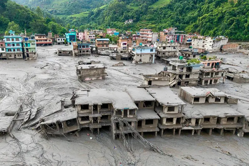 La avalancha en Nepal fue por colapso glaciar por cambio climático, con saldo superior a 300 muertos