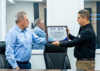 Rinde homenaje póstumo Junta de Agua de Villa Ahumada a Marco Licón