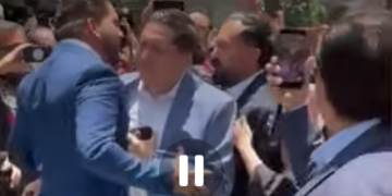 Enfrentamiento a golpes e insultos entre diputados de Morena y PRI en el Senado de la República