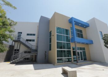 Inauguran el edificio J2 en el IIT de la UACJ