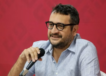 Llama Andy López a organizarse tras retiro de visa y acusa embestida de Estados Unidos contra la soberanía nacional