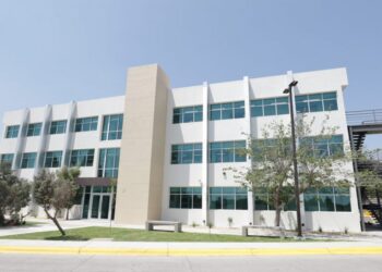 Entrega UACJ espacios académicos renovados y sustentables
