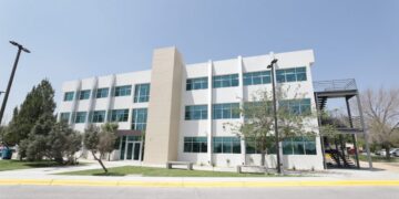 Entrega UACJ espacios académicos renovados y sustentables