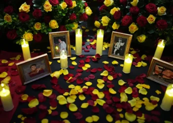Conmemoran décimo aniversario luctuoso de Juan Gabriel con homenaje en El Tenampa