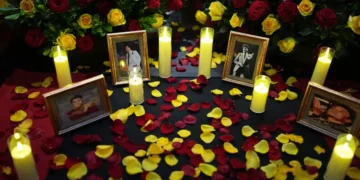 Conmemoran décimo aniversario luctuoso de Juan Gabriel con homenaje en El Tenampa