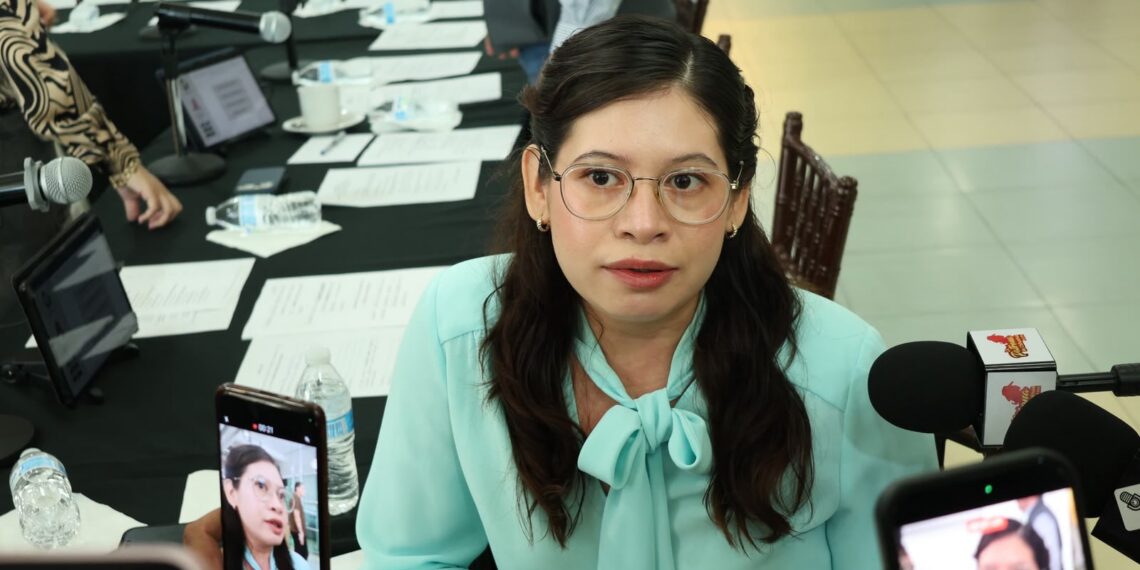 Diputada Jael Argüelles acusa a Maru Campos de despilfarrar 617 mil millones de pesos en cinco años