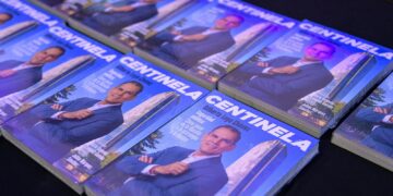 Loya presenta libro en el que dice que ha mejorado la seguridad en Chihuahua