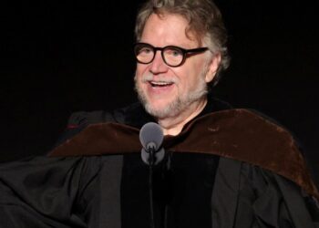 Guillermo del Toro recibe doctorado honoris causa por parte del American Film Institute