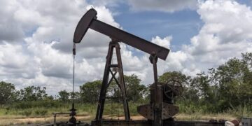 Estados Unidos y Venezuela pactan acuerdo petrolero histórico por 65 mil millones de barriles