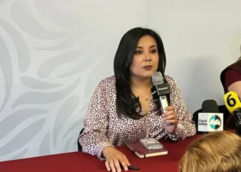 Anuncia Mayra Chávez dispersión de 40 mil becas Rita Cetina en Chihuahua