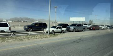 Continuan abusos en retenes y filtros carreteros en la vía Chihuahua-Juárez generan filas kilométricas 