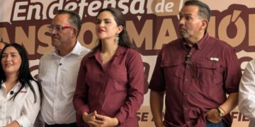 Competencia de porras entre crucistas y chavistas en asamblea conjunta
