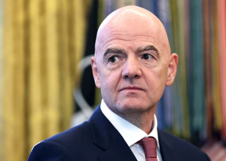 La UEFA prepara una querella en tribunales suizos contra el presidente de la FIFA 