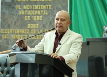 Denuncia venta irregular de viviendas de Pensiones Civiles el diputado Estrada