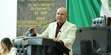 Denuncia venta irregular de viviendas de Pensiones Civiles el diputado Estrada
