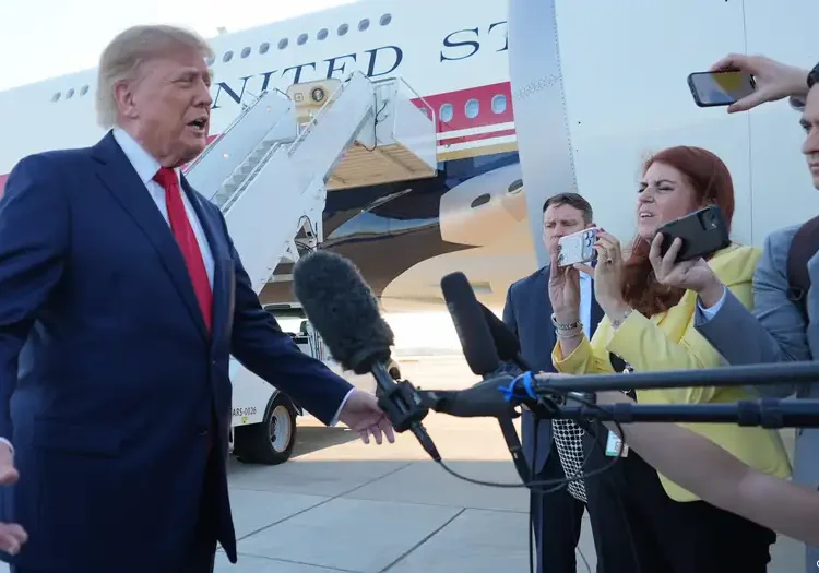 Trump amenaza cortar comercio con la Unión Europea si asocia a Canadá