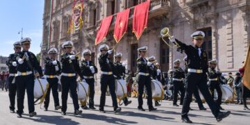 Maru Campos encabeza desfile cívico-militar por el 216 Aniversario de la Independencia