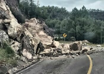 Repara SCOP daños por lluvias en carreteras de Gómez Farías, Creel-Guachochi y Samachique-Batopilas