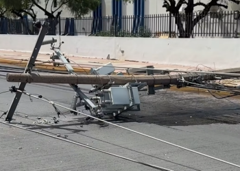 Colapso de postes y cableado en la Antonio J. Bermúdez paraliza maquilas