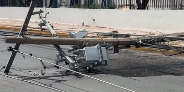 Colapso de postes y cableado en la Antonio J. Bermúdez paraliza maquilas