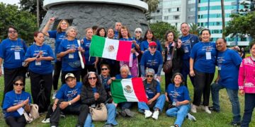 Brilla grupo de danza de adultos mayores en Perú