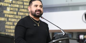 Diputado Sánchez Villegas exigen frenar prohibición del efectivo