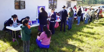 Activan operativo de salud en Jicapore tras reporte de fiebre y fallecimiento de adolescente