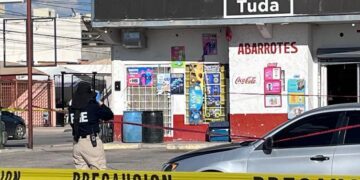 Asesinan a hombre con machete tras riña en tienda, señalan a su pareja