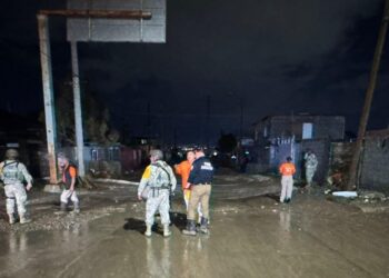 Inundan lluvias a más de una decena de colonias y desbordan al menos cinco diques en Ciudad Juárez por falta de desazolve