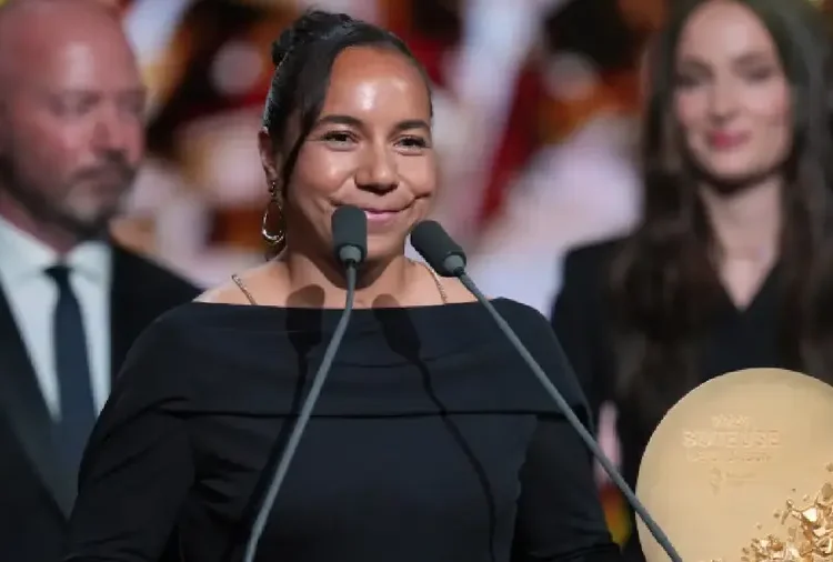 Charlyn Corral conquista el Balón de Oro 2026 y como la mejor delantera del mundo 