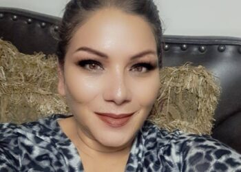 Martha Medina Ramírez formaliza su registro en Morena para buscar la Coordinación Distrital Federal en Chihuahua